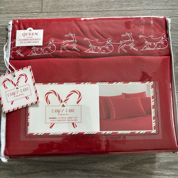 Candy Cane Lane 6 Piece Sheet Bed Set Queen Size - Red & White - Picture 4 of 6